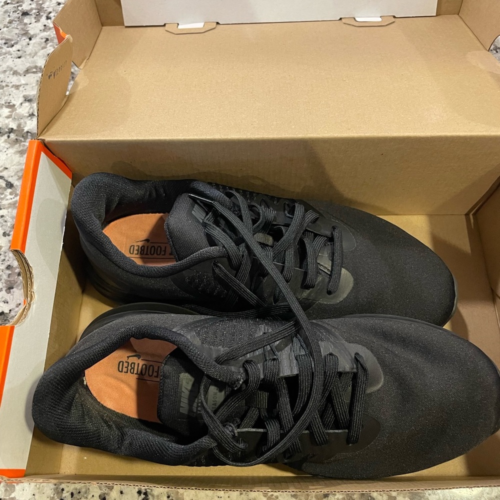 Nike Women's In-Season TR 8 Training Shoes (Wide)